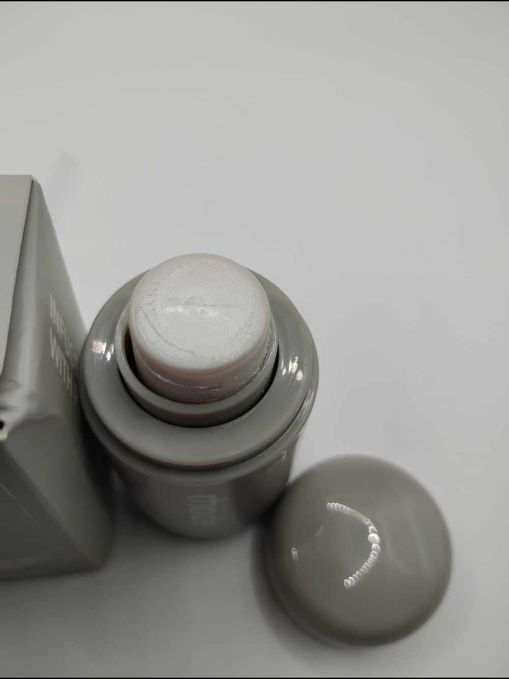 RHODE Pocket Highlighter Stick - Pearl Glow - Picture 2 of 2